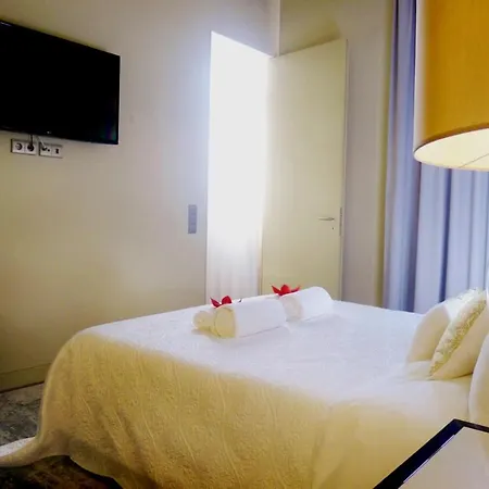 里斯本菲奈斯泰8号楼公寓 *